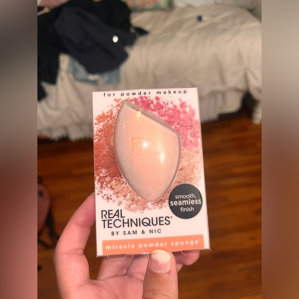 New in box real techniques miracle powder sponge